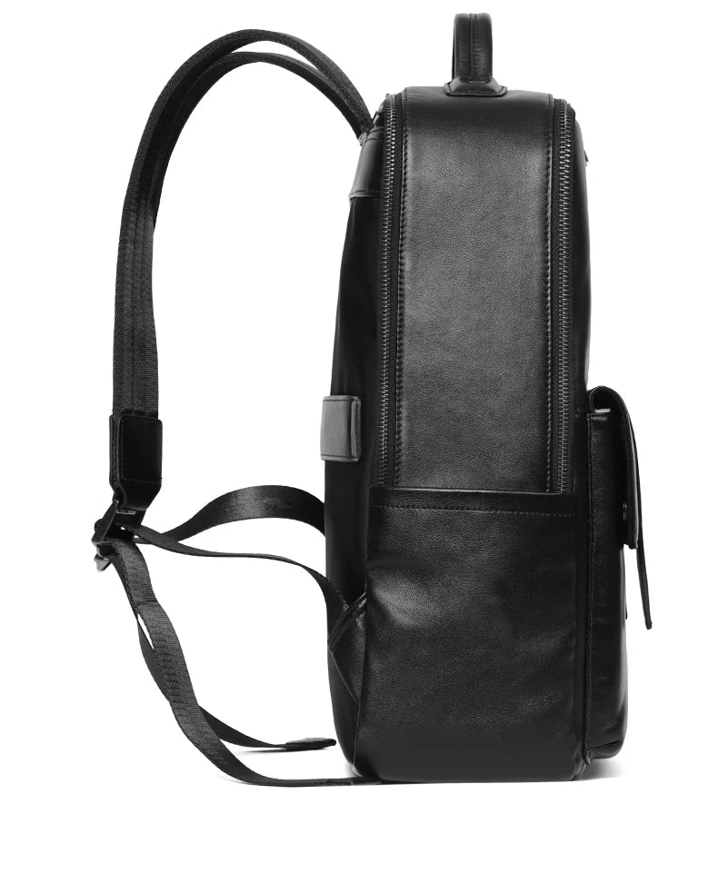 Mochila Executive  em Couro Liso  Com Fecho de Aba para Notebook 15" - Preto