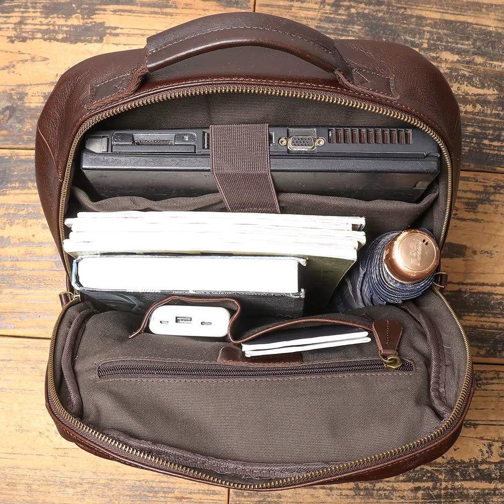 Mochila de Couro Com Alça Arqueada e Bolsos Extras Para Notebook Axton