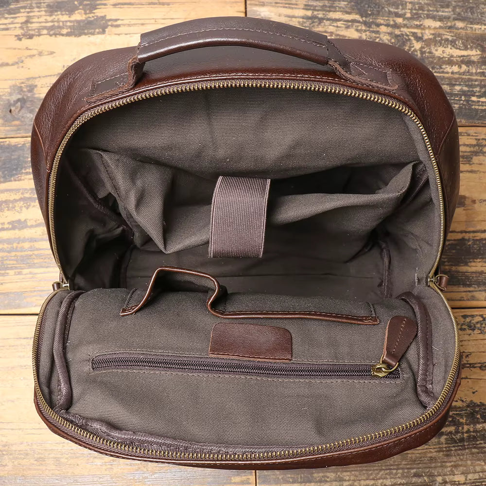 Mochila de Couro Com Alça Arqueada e Bolsos Extras Para Notebook Axton